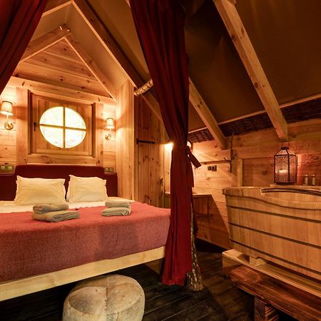 Les Cabanes De Rensiwez Mabompre 외부 사진
