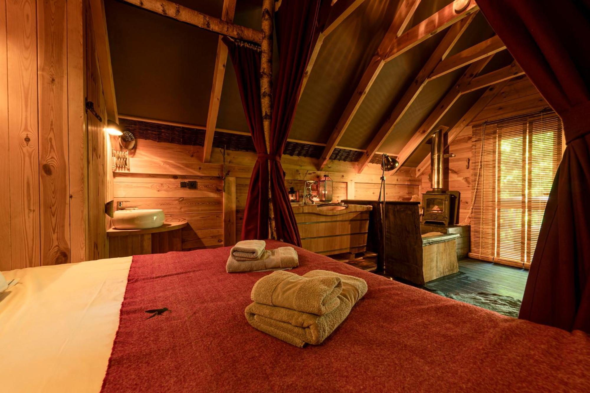 Les Cabanes De Rensiwez Mabompre 외부 사진