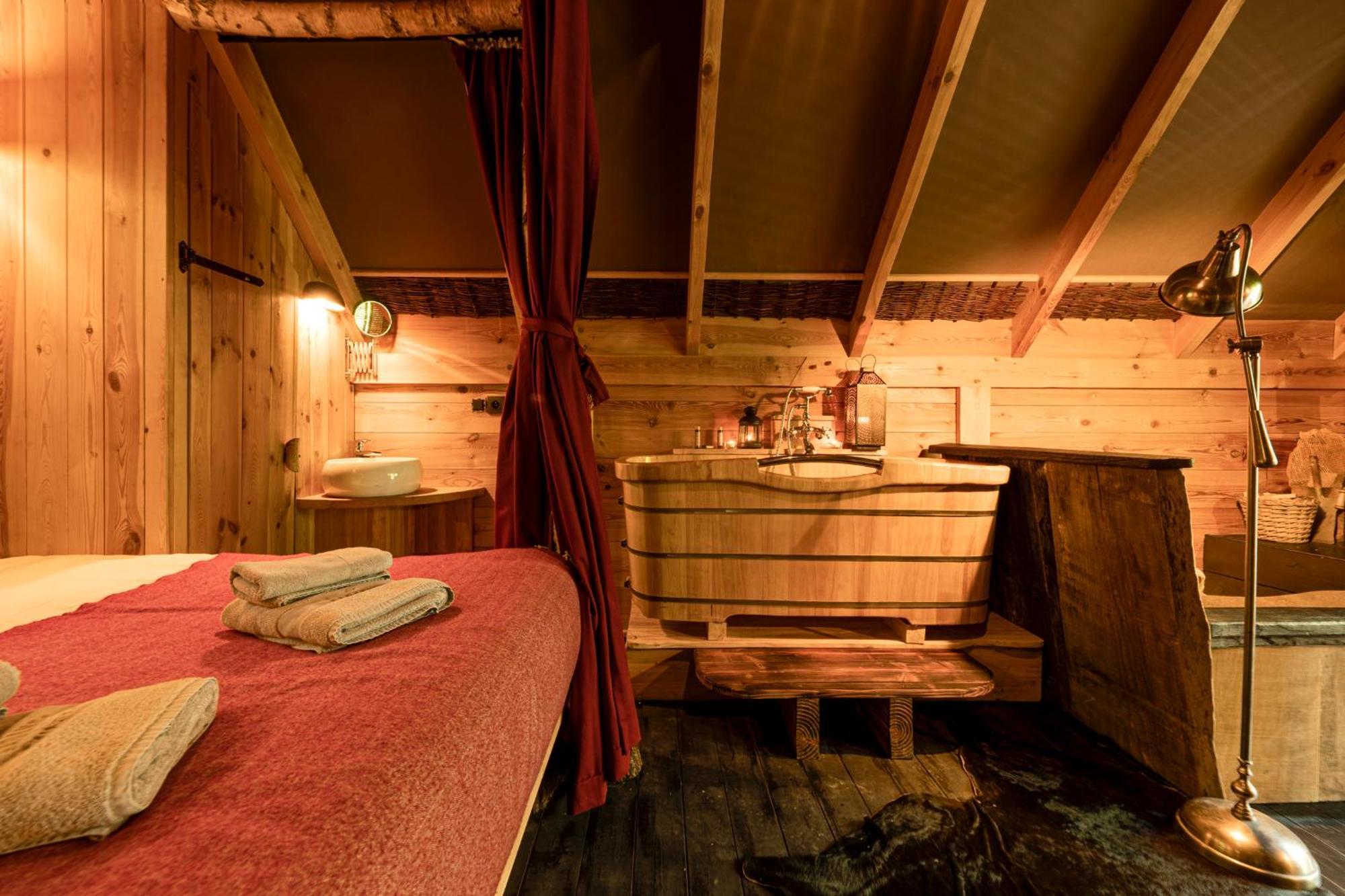Les Cabanes De Rensiwez Mabompre 외부 사진