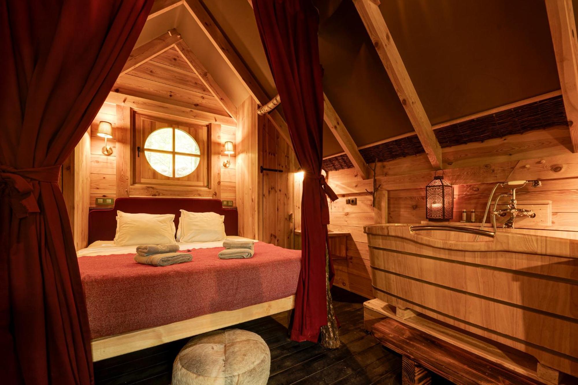 Les Cabanes De Rensiwez Mabompre 외부 사진